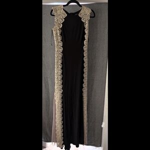 Xscape Elegant Black Maxi Dress with Cream Lace Accents